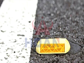 Análisis profundo del papel de las tachas reflectivas en las carreteras urbanas de Baréin